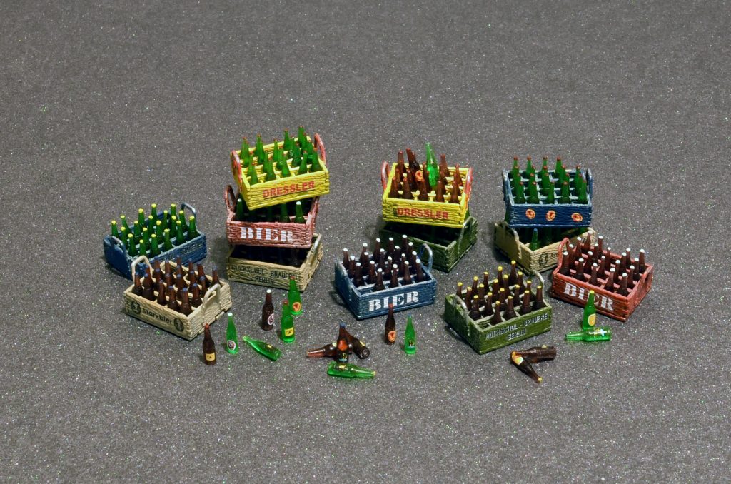 Miniart 35574 1/35 Beer Bottles & Wooden Crates